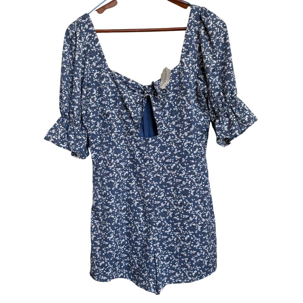 NWT Altar'd State Dusty Blue Floral Romper ACR20166 Medium Sweetheart Neckline